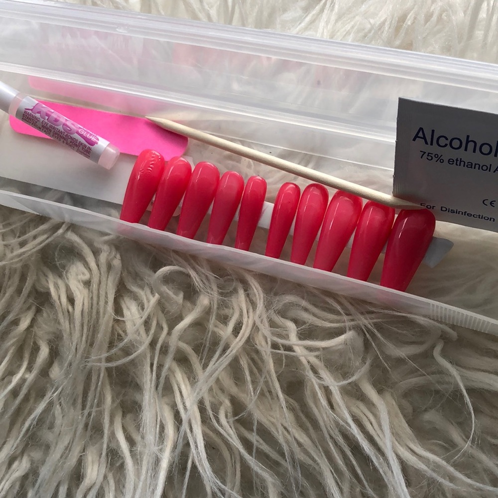 Press on nails